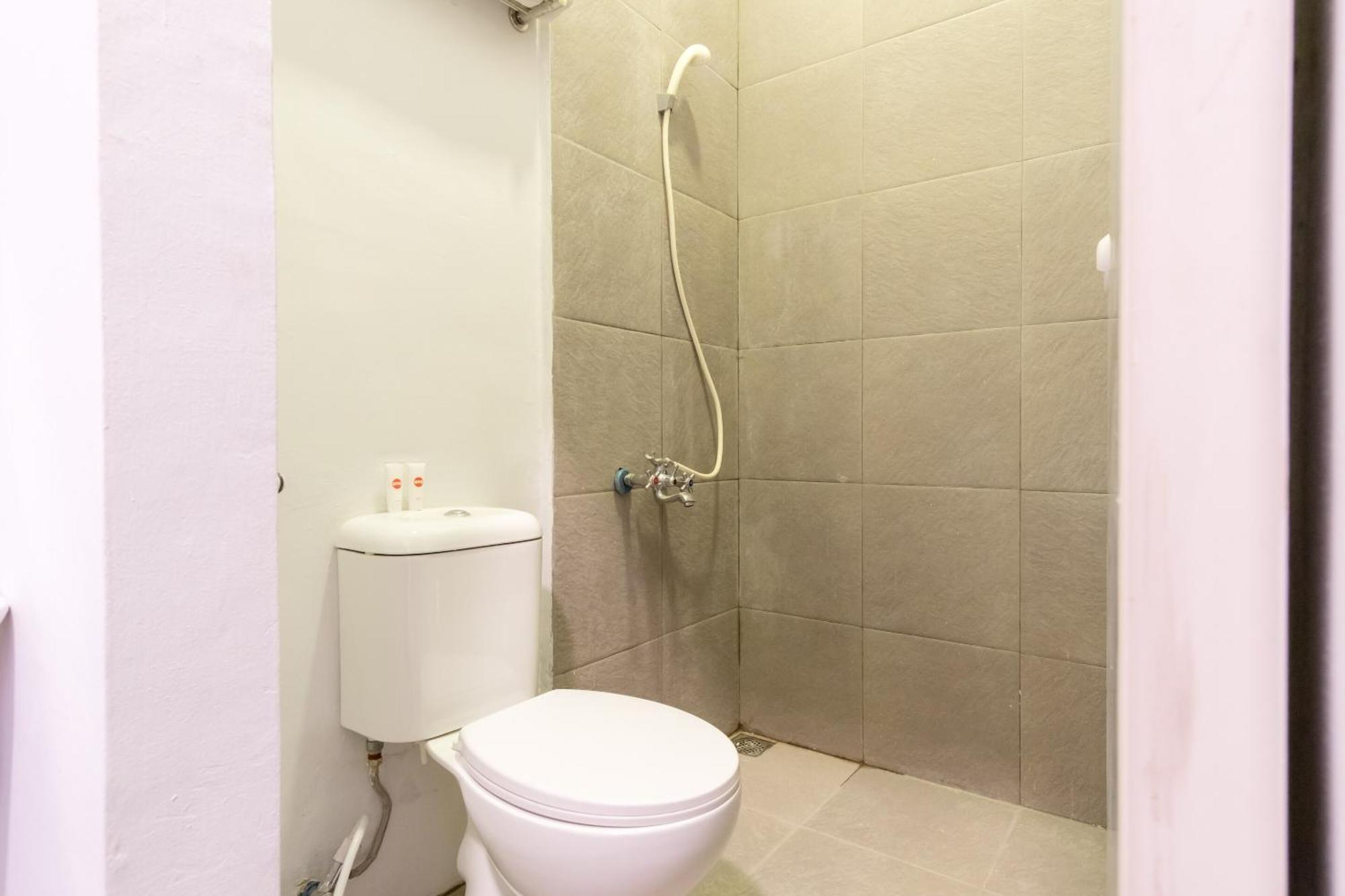 Hotel O Metropolitan Homestay Near Komplek Asia Megamas Медан Екстер'єр фото