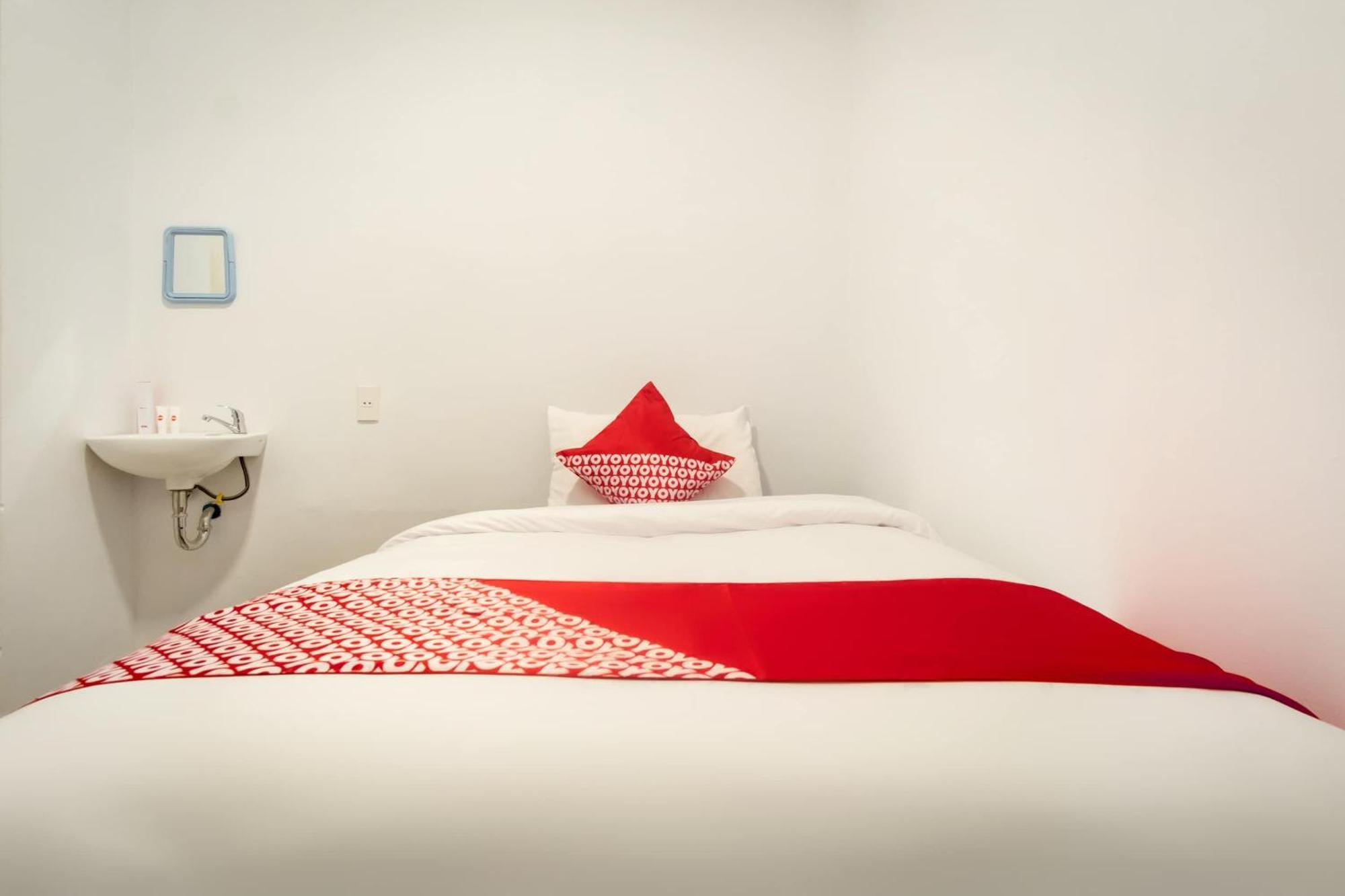 Hotel O Metropolitan Homestay Near Komplek Asia Megamas Медан Екстер'єр фото